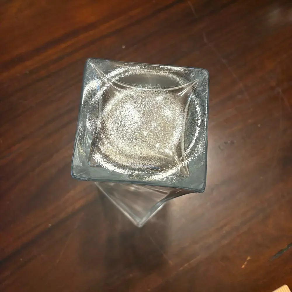Unbranded clear glass
